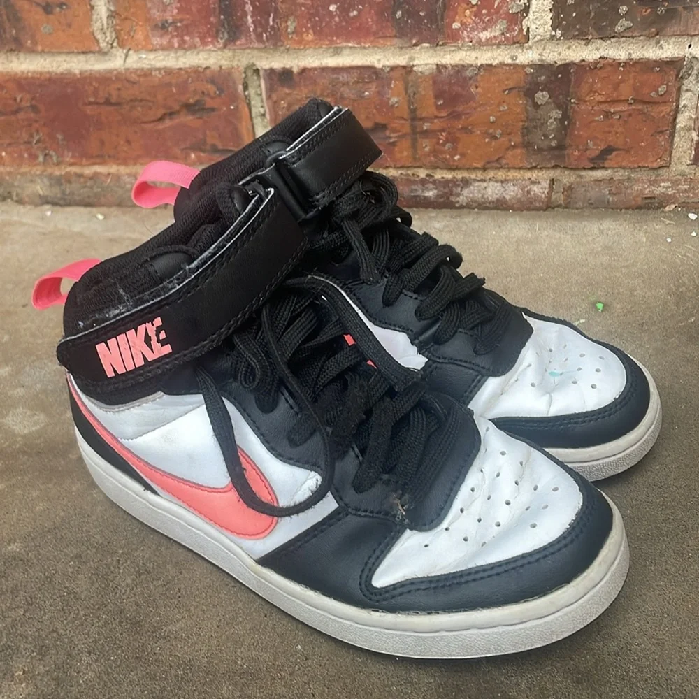 Nike court Borough Sneakers! Youth 3.5